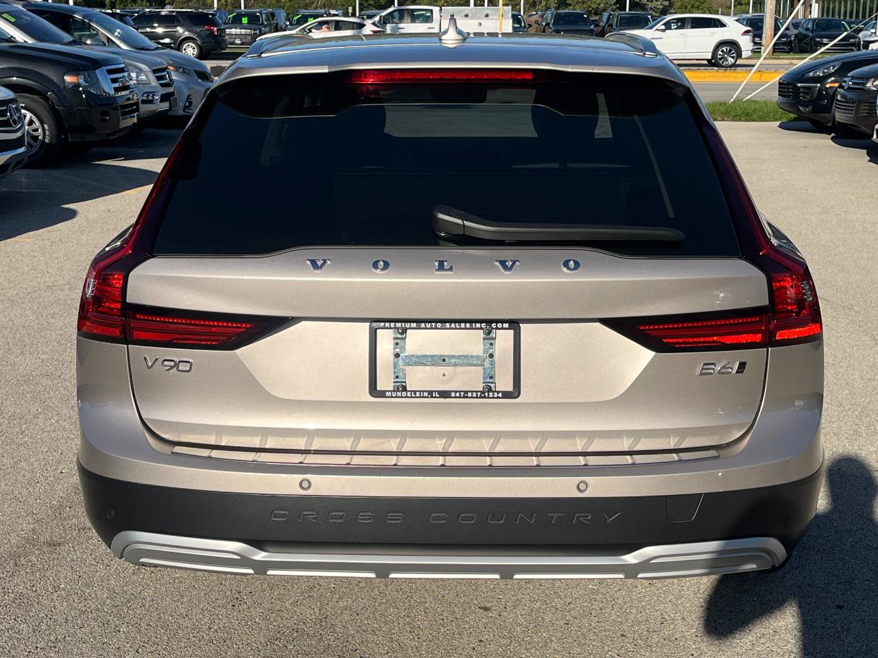 Used 2024 Volvo V90 B6 Cross Country Plus w/ Climate Package AWD/4WD image 4