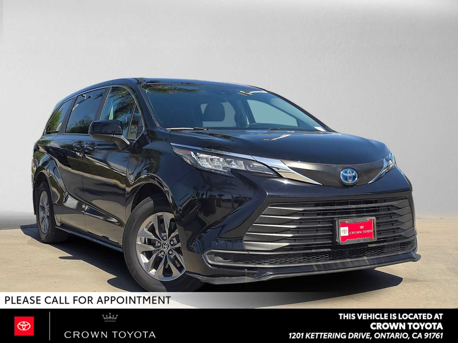 Certified 2023 Toyota Sienna LE FWD image 1