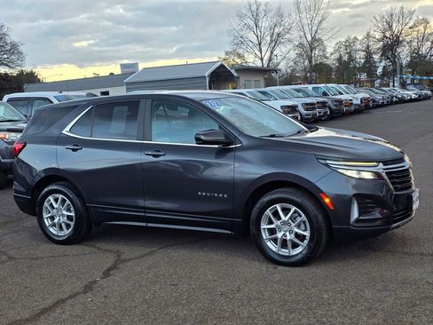 Used 2022 Chevrolet Equinox LT image 2