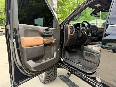 Used 2022 Chevrolet Silverado 2500 High Country w/ LPO, Hitch Package AWD/4WD image 17