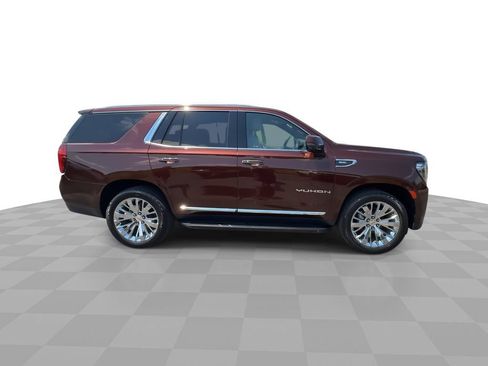 Certified 2022 GMC Yukon SLT w/ SLT Luxury Package AWD/4WD image 9