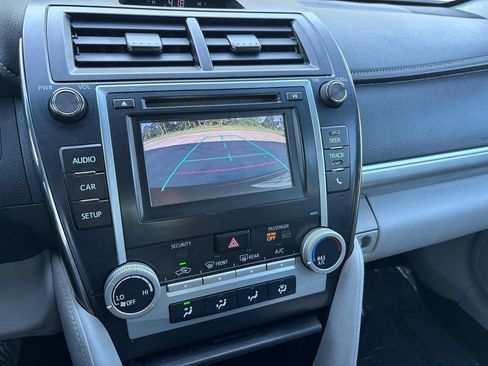 Used 2014 Toyota Camry LE image 10