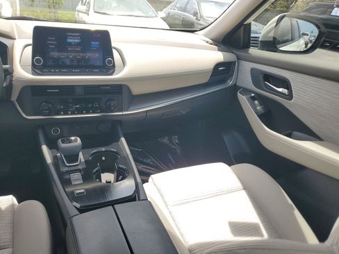 Used 2023 Nissan Rogue SV FWD image 12