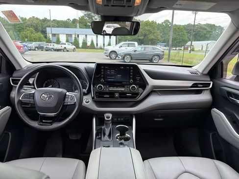 Used 2020 Toyota Highlander XLE FWD image 8