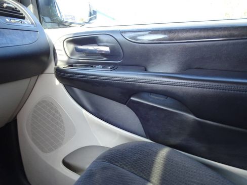 Used 2013 Dodge Grand Caravan SE image 29
