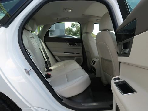 Used 2017 Jaguar XF Prestige image 20