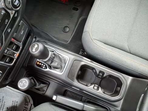 Used 2024 Jeep Wrangler Unlimited AWD/4WD image 19
