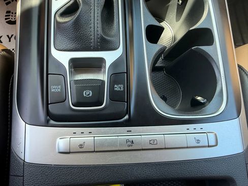 Used 2024 Kia Carnival LX FWD image 22