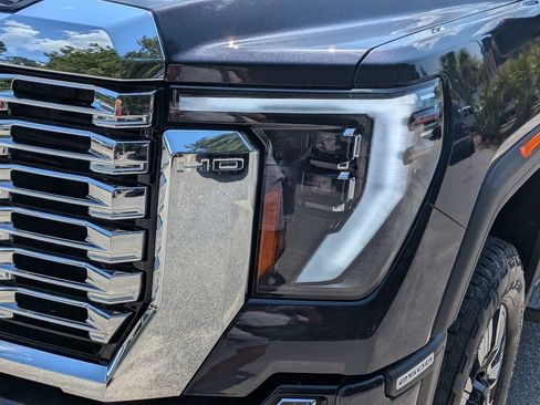 Used 2025 GMC Sierra 2500 Denali w/ Technology Package AWD/4WD image 11
