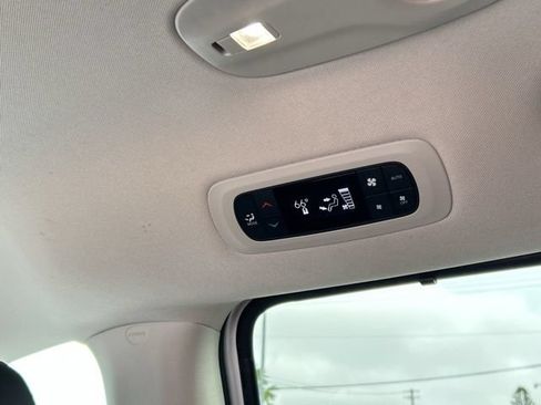 Used 2024 Chrysler Pacifica Touring-L w/ Uconnect Theater Family Group FWD image 27