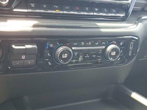 Used 2024 Chevrolet Silverado 2500 ZR2 w/ Technology Package AWD/4WD image 19