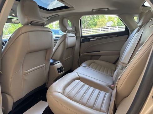 Used 2017 Ford Fusion SE w/ Fusion SE Technology Package FWD image 29