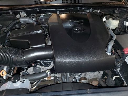 Used 2017 Toyota Tacoma SR5 w/ Tow Package AWD/4WD image 24