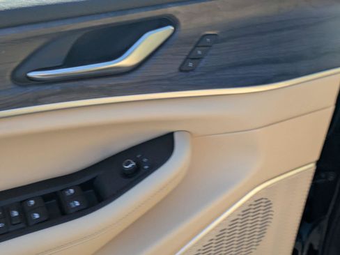 Certified 2024 Jeep Grand Cherokee L Limited w/ Luxury Tech Group II image 12