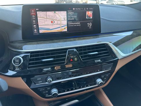 Used 2020 BMW 530i w/ M Sport Package RWD image 4
