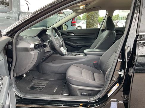 Used 2025 Nissan Altima 2.5 SV FWD image 9