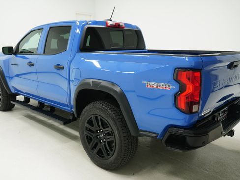 Used 2025 Chevrolet Colorado Trail Boss AWD/4WD image 5
