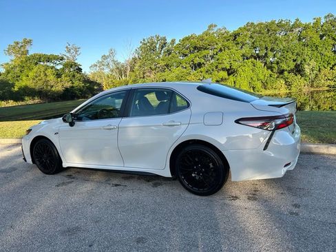 Used 2023 Toyota Camry SE image 3