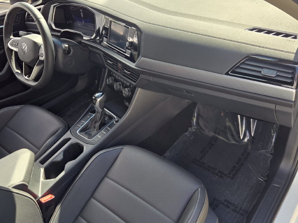 Used 2024 Volkswagen Jetta SE w/ Panoramic Sunroof Package FWD image 17