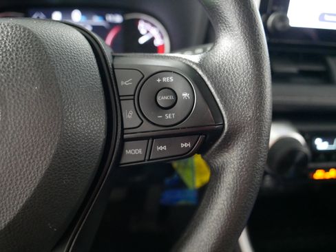 Used 2025 Toyota RAV4 LE AWD/4WD image 28