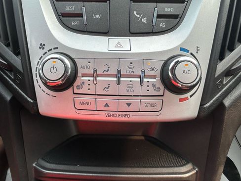 Used 2017 Chevrolet Equinox Premier w/ Enhanced Convenience Package FWD image 28