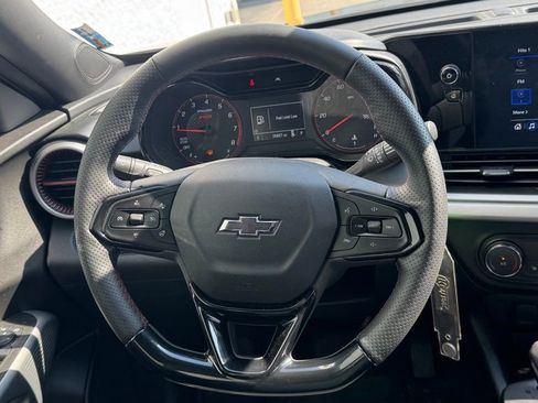 Used 2025 Chevrolet Trax RS w/ Driver Confidence Package image 10