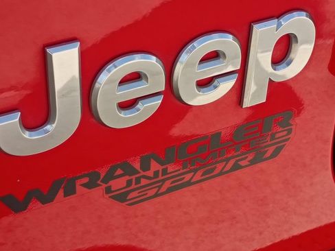 Used 2018 Jeep Wrangler Unlimited Sport AWD/4WD image 12