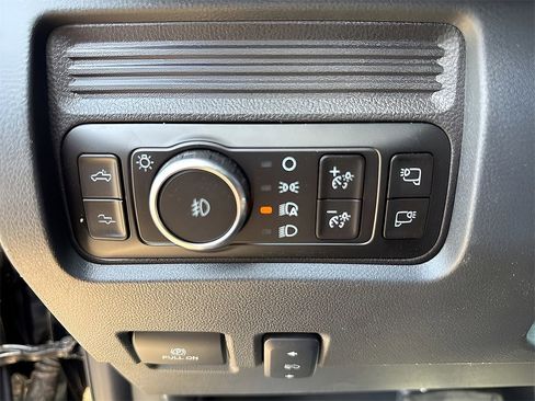 New 2025 Ford F350 Platinum w/ FX4 Off-Road Package image 30