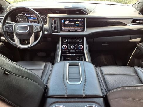 Used 2021 GMC Yukon XL Denali w/ Denali Premium Package RWD image 9
