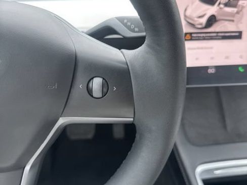 Used 2023 Tesla Model Y Long Range AWD/4WD image 23