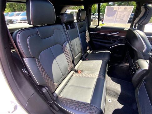 Certified 2025 Jeep Grand Cherokee Summit AWD/4WD image 19