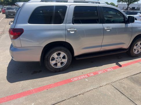 Used 2019 Toyota Sequoia SR5 RWD image 11