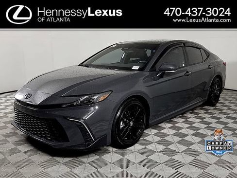 Used 2025 Toyota Camry SE FWD image 1