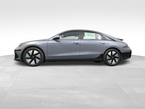 New 2025 Hyundai Ioniq 6 SE RWD image 32
