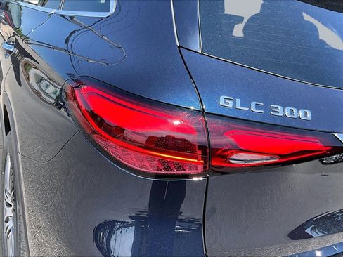 Used 2024 Mercedes-Benz GLC 300 4MATIC image 23