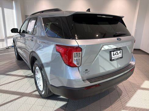 Used 2022 Ford Explorer XLT image 3