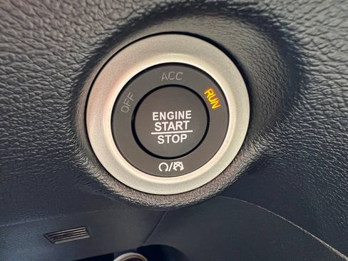 New 2027 Chrysler Pacifica Select FWD image 28
