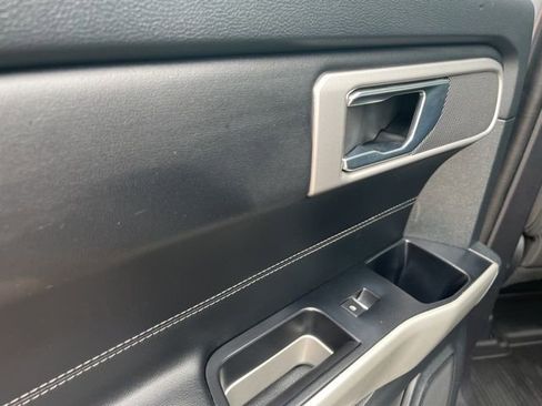 Used 2022 Ford Explorer XLT image 28