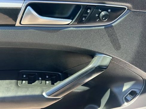 Used 2018 Volkswagen Passat 3.6 FWD image 15