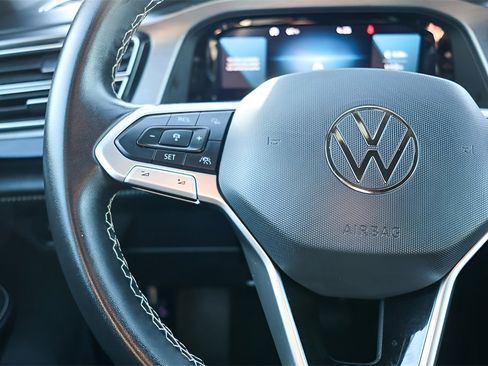 Used 2025 Volkswagen Atlas Cross Sport SE image 12