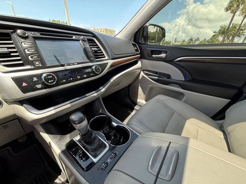 Used 2016 Toyota Highlander Limited Platinum image 6