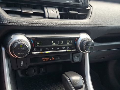 Used 2021 Toyota RAV4 XLE AWD/4WD image 15