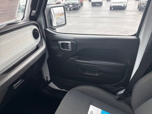 Used 2024 Jeep Wrangler Sport S image 19