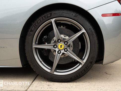 Used 2011 Ferrari 458 Italia Coupe RWD image 11