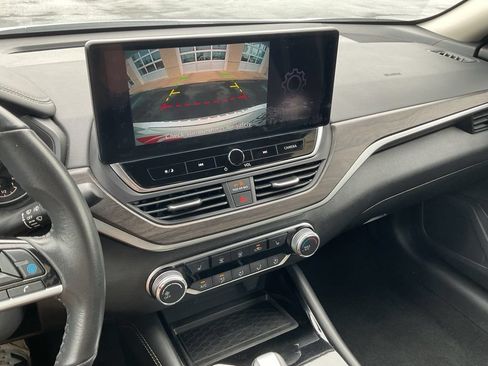 Used 2023 Nissan Altima 2.5 SV w/ SV Premium Package AWD/4WD image 15