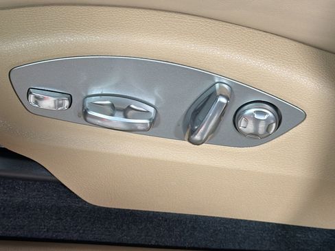 Certified 2026 Porsche Macan image 25