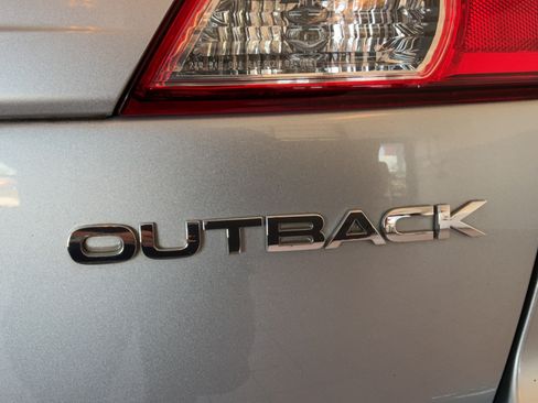 Used 2014 Subaru Outback 2.5i Limited w/ Moonroof Package AWD/4WD image 37