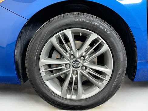 Used 2017 Toyota Camry SE w/ Moonroof Package FWD image 11