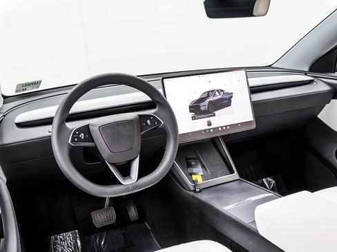 Used 2026 Tesla Model Y 2WD image 21