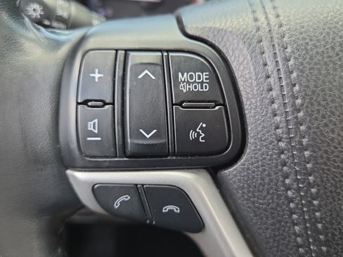 Used 2017 Toyota Highlander XLE FWD image 23